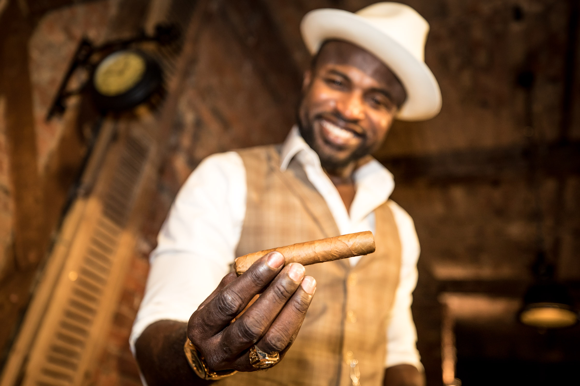Zigarrenroller | Zigarrendreher | Zigarrenrollerin | Buchen | Mieten | Anfragen