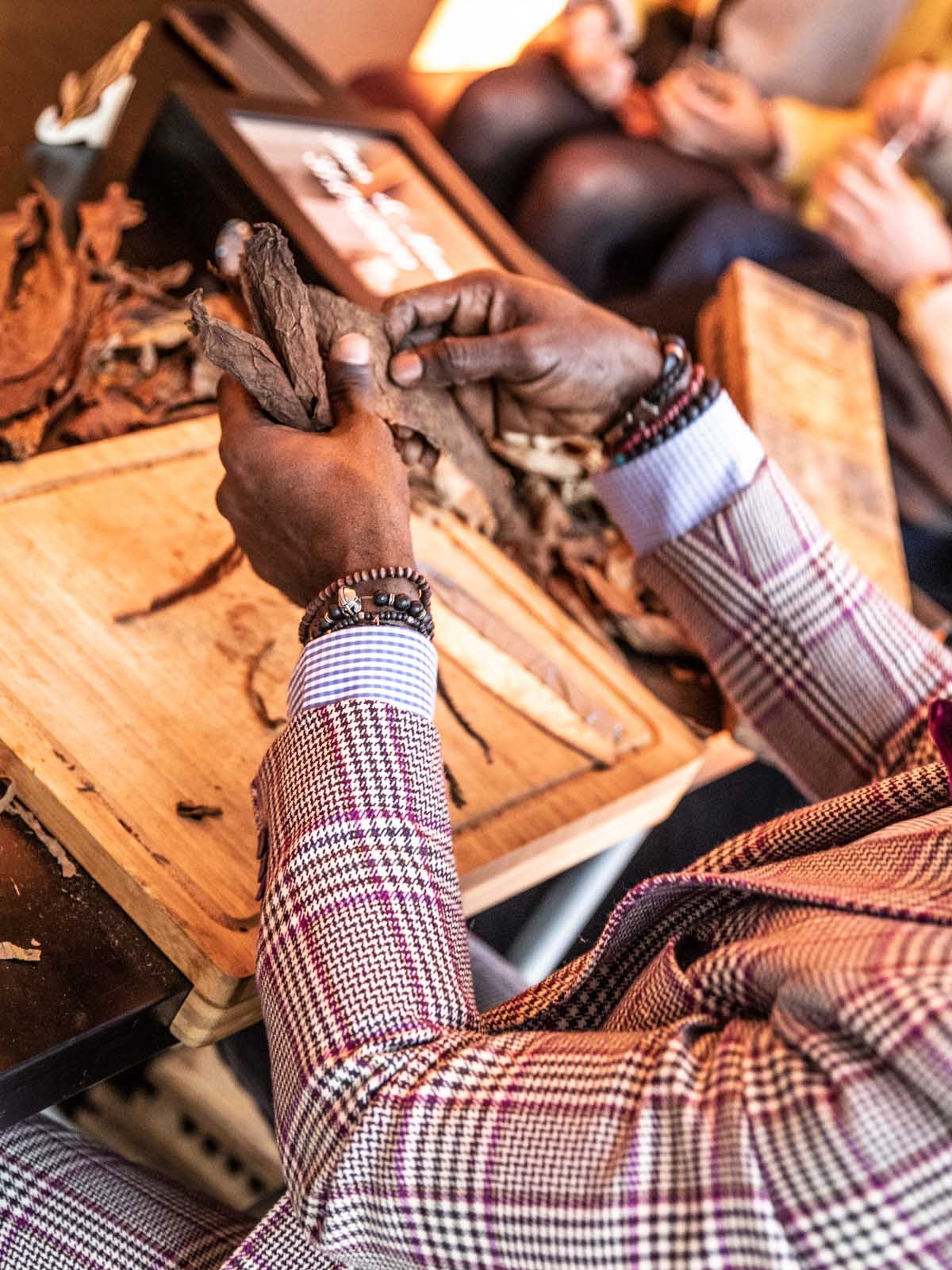 Zigarrenroller | Zigarrendreher | Buchen | Mieten | Anfragen | Event | Firmenfeier | Jubiläum