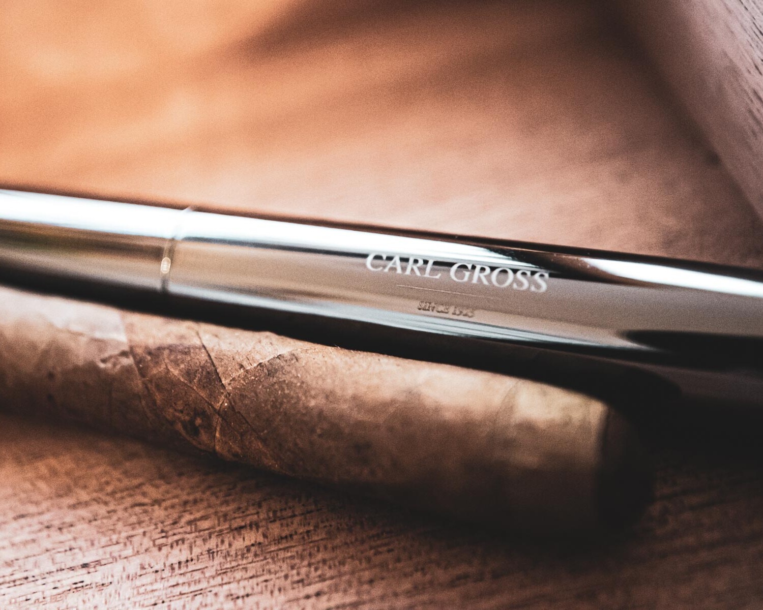 Detailaufnahme Zigarre mit Zigarrenhülse