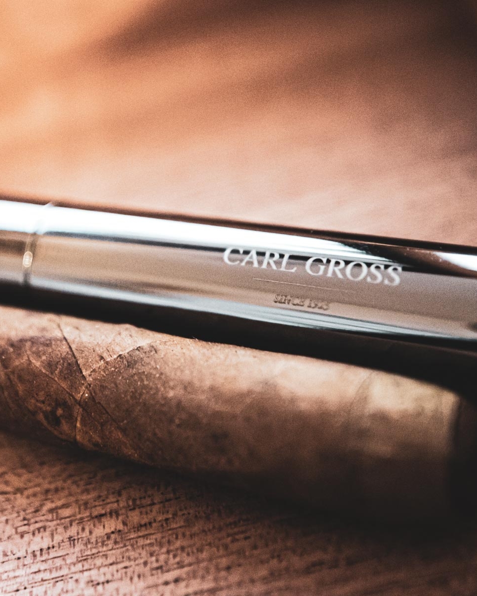 Detailaufnahme Zigarre mit Zigarrenhülse