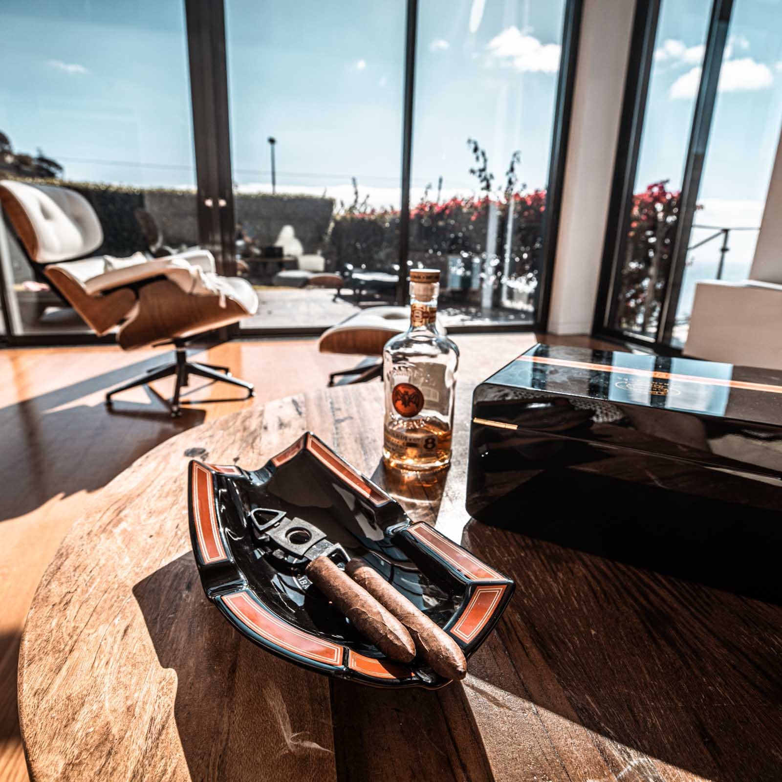 Zigarrendreher rollt Zigarren live auf einer Messe oder Promotion Event.